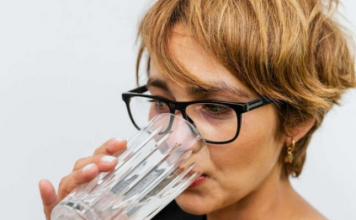 Zovu ga “četka” za crijeva: 1 kašičicu ovog praha razmutite u čaši vode i brzo olakšajte varenje