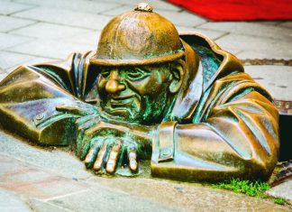 Nesrećno zaljubljeni čistač šahtova: U Bratislavi nalazi se Čumil, koji već skoro tri decenije fascinira turiste, a njegova ljubavna priča jako je zanimljiva