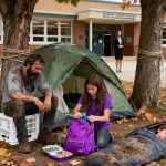 Devojčica koja je skrivala svoj ručak — Priča koja je rasplakala celo mesto