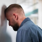 Kad dobro zarađujete, ali porodica vas tretira kao bankomat: Kako postaviti granice i sačuvati odnose