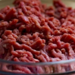 Kupio sam mljevenu govedinu u trgovini – ali ono što sam otkrio natjeralo me da je odmah bacim