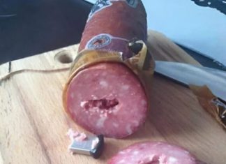 Pronašla sam USB u običnoj kobasici — u početku sam mislila da je slučajnost, dok nisam proverila šta se nalazi unutra.