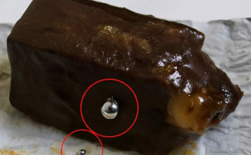 Kupili smo čokolade u trgovini i pronašli nešto čudno unutra: bili smo iznenađeni kada smo shvatili što je to.