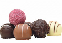 Kupac pazario čokoladne bombone, pa mu se zgadio život! Nije za one sa slabim želucem! (VIDEO)