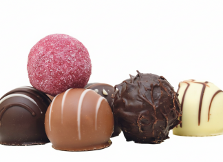 Kupac pazario čokoladne bombone, pa mu se zgadio život! Nije za one sa slabim želucem! (VIDEO)