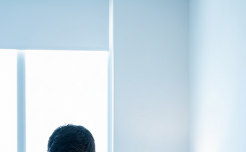 Moj muž je mislio da spavam — i priznao tajnu koja me slomila.