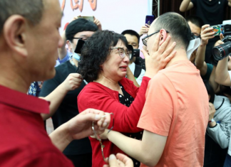 32 godine je prevrtala i nebo i zemlju da nađe otetog sina – Kad je izgubila nadu da je živ, desilo se čudo: Usledio je poziv koji je sve promenio