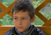 Čim se rodio majka ga je bacila u smeće: Uzeo ga je čovek iz gradske čistoće, posle 12 godina je shvatio šta je uradio