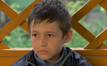 Čim se rodio majka ga je bacila u smeće: Uzeo ga je čovek iz gradske čistoće, posle 12 godina je shvatio šta je uradio