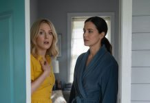 Kada je moj let otkazan i vratila sam se kući nakon neuspešnog službenog putovanja, videla sam neznanku u mom kućnom ogrtaču.