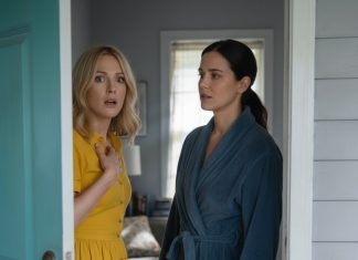 Kada je moj let otkazan i vratila sam se kući nakon neuspešnog službenog putovanja, videla sam neznanku u mom kućnom ogrtaču.