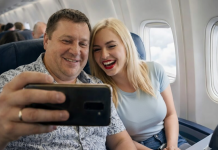 Moj muž je tajno otišao na odmor sa ljubavnicom i poslao mi fotografiju na kojoj ljubi mladu lepoticu, uz poruku: „Zbogom, jadna stvorenje, ostavljam te bez ičega.“