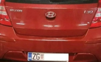 Oženjeni muškarac nalijepio je urnebesan natpis na svoj auto, fotka je odmah postala teški hit