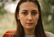 “Proveri gornju policu kad dođeš kući, muž krije nešto od tebe” – šapnula mi je vračara, a onda sam saznala istinu zbog koje sam zanemela od šoka