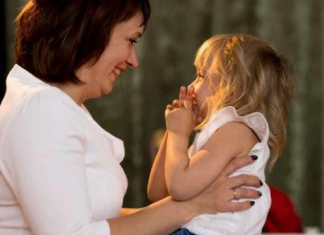 Dijete koje nije imalo dovoljno majčinske ljubavi u životu razvija 10 loših osobina- 1 JE NAJG0RA..