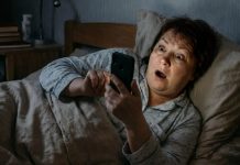 Ujutro, tačno u 3 sata, dobila sam poruku od svog sina. “Mama, izvinjavam se, znam da si nam dala ovu kuću, ali moja svekrva ne želi da budeš na našem vjenčanju.”