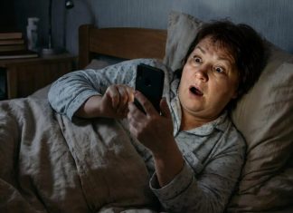 Ujutro, tačno u 3 sata, dobila sam poruku od svog sina. “Mama, izvinjavam se, znam da si nam dala ovu kuću, ali moja svekrva ne želi da budeš na našem vjenčanju.”