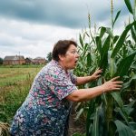 Došavši kod svekrve na vikendicu po uputstvu muža da okopa vrt, Ženja je zatekla da nije tu. A odlučivši da ode do komšija, POCRVENELA je od onoga što je videla… 😲😲😲