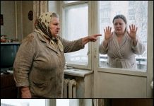 “Zaključana na balkonu: Šokantni obrt nakon 40 minuta na zimi!”