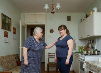 „Sestri mog muža je teško palo da se razvede i doselila je kod nas. Svekrva je zapovedila: „Ili ćeš se brinuti za nju, ili se pakuj!“ Nasmešila sam se: „Sutra idem u inostranstvo na godinu dana. Srećno ostala!“ Muž je uhvatio za glavu. Još nije znao šta će se desiti za minut… 😲😲😲