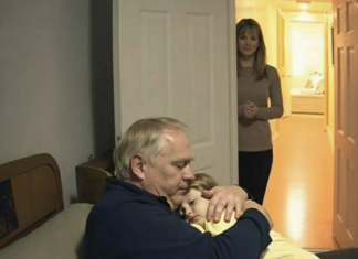 Svake večeri moj muž je odlazio spavati u sobu naše kćerke: u početku tome nisam pridavala pažnju, ali jednog dana odlučila sam sakriti kameru u njenoj sobi i kada sam pogledala snimak, skoro sam se onesvijestila od užasa.