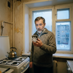 „Moj sin je preminuo prije 20 godina. Prošlog mjeseca dobio sam poziv s njegovog broja. Rekao je: ‘Tata… imam malo vremena.’ Ali pokopali su ga zajedno s tim telefonom… Kosa mi je stajala na glavi zbog onoga što se desilo potom… 😲😲😲“