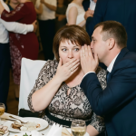 Sestra me smjestila u najudaljeniji kut na svom vjenčanju, ali tada mi je iznenada prišao neznanac i tiho rekao: „Zamislite da smo par i da će vaša sestra zbog toga duboko požaliti.“