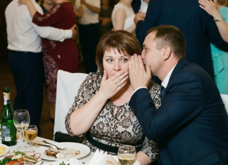 Sestra me smjestila u najudaljeniji kut na svom vjenčanju, ali tada mi je iznenada prišao neznanac i tiho rekao: „Zamislite da smo par i da će vaša sestra zbog toga duboko požaliti.“