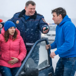 Drski inspektor mi je oduzeo vozačku dozvolu dok sam vozio trudnu ženu u bolnicu: posle godinu dana uradio sam nešto zbog čega je on žestoko zažalio zbog svog postupka 🤔😢