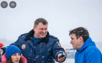 Drski inspektor mi je oduzeo vozačku dozvolu dok sam vozio trudnu ženu u bolnicu: posle godinu dana uradio sam nešto zbog čega je on žestoko zažalio zbog svog postupka 🤔😢