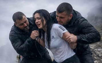 Muž, kako bi se oslobodio mene i stekao moj novac, unajmio je trojicu bandita: oni su me gurnuli sa trideset metara visine, a zatim su sišli po moje telo, ni ne sluteći šta ih čeka dole 😢😲