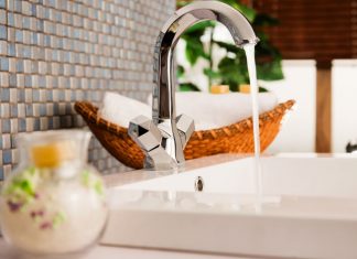 Natopite sunđer u sok ove voćke i utrljajte slavine: Sijaće i biće bez kamenca za tren