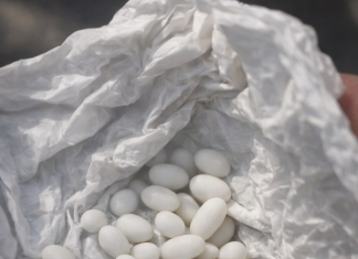 Pronašla sam čudne bijele kuglice u ruksaku svog 15-godišnjeg sina: on kaže da su to samo bomboni, ali mu ne vjerujem 😕