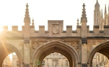 Kada te izbace na kišu jer “nisi dovoljno žena”, a pet godina kasnije kleknu pred tvoje blizance