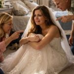 Moji roditelji su me zaključali u sobu na dan mog venčanja, kao da sam u zatvoru, tvrdeći da me „štite“ od najveće greške u svom životu. Ali dok sam sedela tamo plačući, uverena da sam sve izgubila, čovek koji me je već čekao kod oltara već je otkrio istinu koju su mislili da mogu da sakriju. 🤯🤯🤯