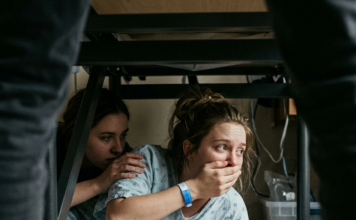 Kada Je Moj Muž Umro, Moji Roditelji Su Me Ignorirali—Zatim Su Se Vratili Po Polovicu Nasljedstva Dok Im Moja Kći Nije Predala Istinu