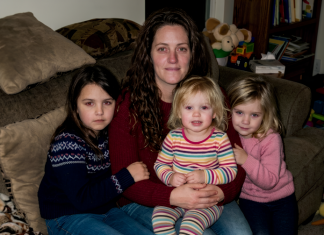 15 godina sam odgajao tri siročadi kćeri svog brata – prošli tjedan dao mi je zapečaćenu omotnicu koju nisam smio otvoriti pred njima 😕