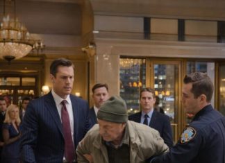 Ponizili su ga pred svima na ulazu u hotel… ne sluteći ni sekunde da će njihova greška sve promijeniti 😱😨