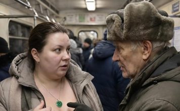 Svako jutro ženi je bilo mučno, a ljekari nisu mogli pronaći uzrok, sve dok jednog dana u autobusu stariji zlatar nije primijetio njenu ogrlicu i tiho rekao: „Ako vam je život drag, odmah skinite ovaj privjesak i nikada ga više ne nosite.“