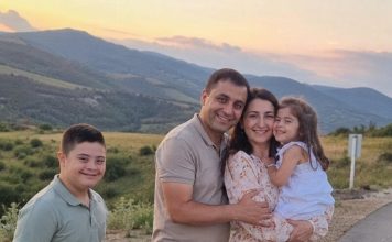 Moj sin imao je Downov sindrom, a ja sam mislila da ne razumije kako se ponašamo prema njemu… sve dok nisam pronašla pismo ispod njegova jastuka, a prvi redak glasio je: Mama, ja znam… 💔