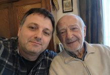 Ovo je bila posljednja fotografija koju sam snimio sa svojim 76-godišnjim ocem koji je imao Parkinsonovu bolest… Dopustio sam svojoj ženi da mu daje plastične tanjure jer su mu se ruke tresle, a pismo koje mi je ostavio još me uvijek proganja