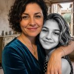 MOJA KĆERKA OD 13 GODINA JE PREMINULA — SEDMICAMA KASNIJE, NJENA NASTAVNICA ME JE POZVALA I REKLA: „TVOJA KĆERKA JE OSTAVILA NEŠTO ZA TEBE U SVOM ORMARIĆU. MOLIM TE, DOĐI ODMAH U ŠKOLU.“