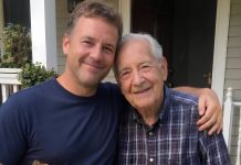 Više od desetljeća svake sam nedjelje dostavljao namirnice svom 84-godišnjem susjedu. Nakon njegove smrti, iznošeni kofer otkrio je šokantno iznenađenje.