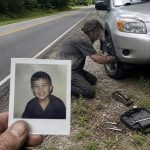 Osamnaest godina nakon što je moj sin nestao, beskućnik mi je promijenio probušenu gumu na Ruti 9… Ali ono što je ostavio u mom automobilu potpuno me slomilo