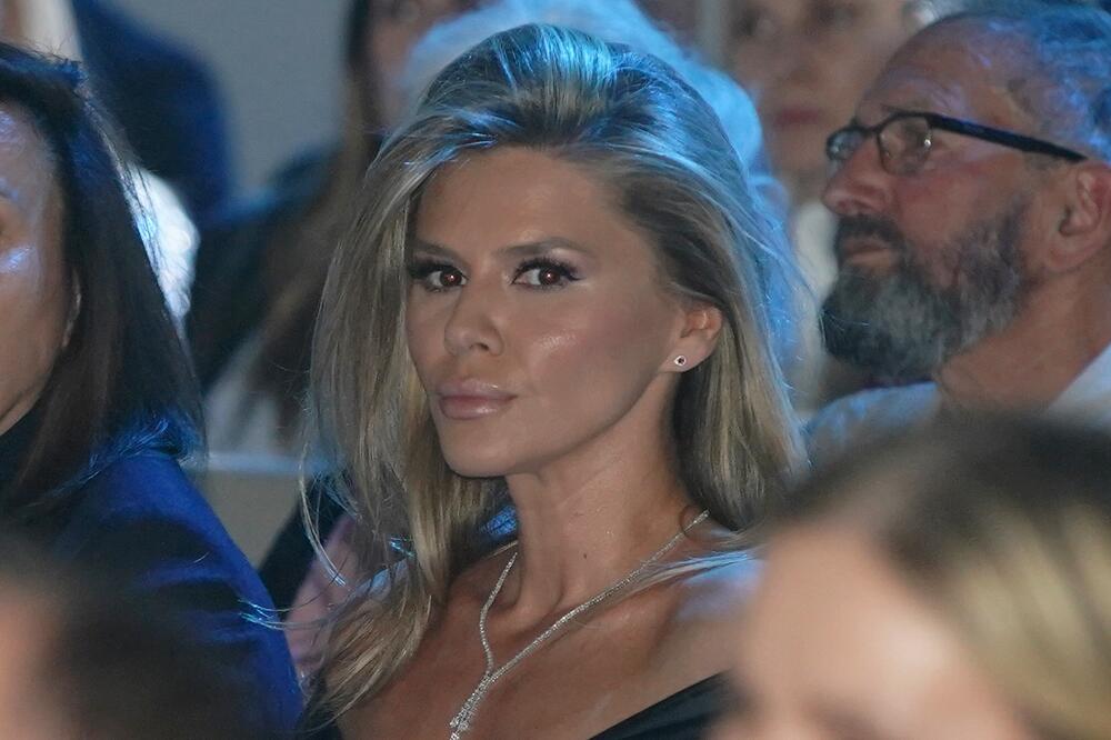 PUKLA BRUKA! Melina od ROĐENOG SINA doživela NEOPROSTIVU IZDAJU, šok detalji ISPLIVALI JAVNO – Ono što je uradio zgrozilo cijeli BALKAN! - featured image PUKLA BRUKA! Melina od ROĐENOG SINA doživela NEOPROSTIVU IZDAJU, šok detalji ISPLIVALI JAVNO – Ono što je uradio zgrozilo cijeli BALKAN! - featured image