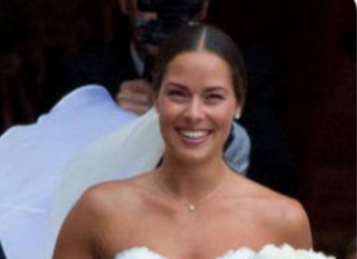 ANA IVANOVIĆ SE UDAJE ,POGELDAJTE KAKAV JE SKANDAL ŠVAJNI NAPRAVIO KAD JE VIDIO KO JE U PITANJU: A i vi ćete ostat u šoku!!! Švani mu nije ni do koljena!!!!Ana je ubola jakpot (FOTO)