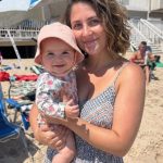 Moja svekrva ismijavala me jer sam, prema njezinim riječima, „jela previše za plažu“, a cijela se obitelj smijala zajedno s njom — ali prije zalaska sunca već je upirala prstom u mene i vrištala: „Kako si mi mogla ovo učiniti?!“ 😨