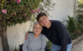 Brinuo sam se o svojoj 90-godišnjoj susjedi jer mi je obećala da ću naslijediti sve što posjeduje. Kad je umrla, nije mi ostavila NIŠTA. Ali sljedećeg jutra njezin odvjetnik pokucao je na moja vrata i rekao: “Ostavila vam je jednu stvar.”