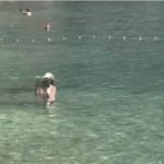 “Ovo je kraj svijeta” Žena snimljena u Crnoj Gori kako USRED MORA RADI OVO i internet je doslovno eksplodirao “Ovo je kraj svijeta” Žena snimljena u Crnoj Gori kako USRED MORA RADI OVO i internet je doslovno eksplodirao - featured image