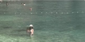 “Ovo je kraj svijeta” Žena snimljena u Crnoj Gori kako USRED MORA RADI OVO i internet je doslovno eksplodirao - featured image